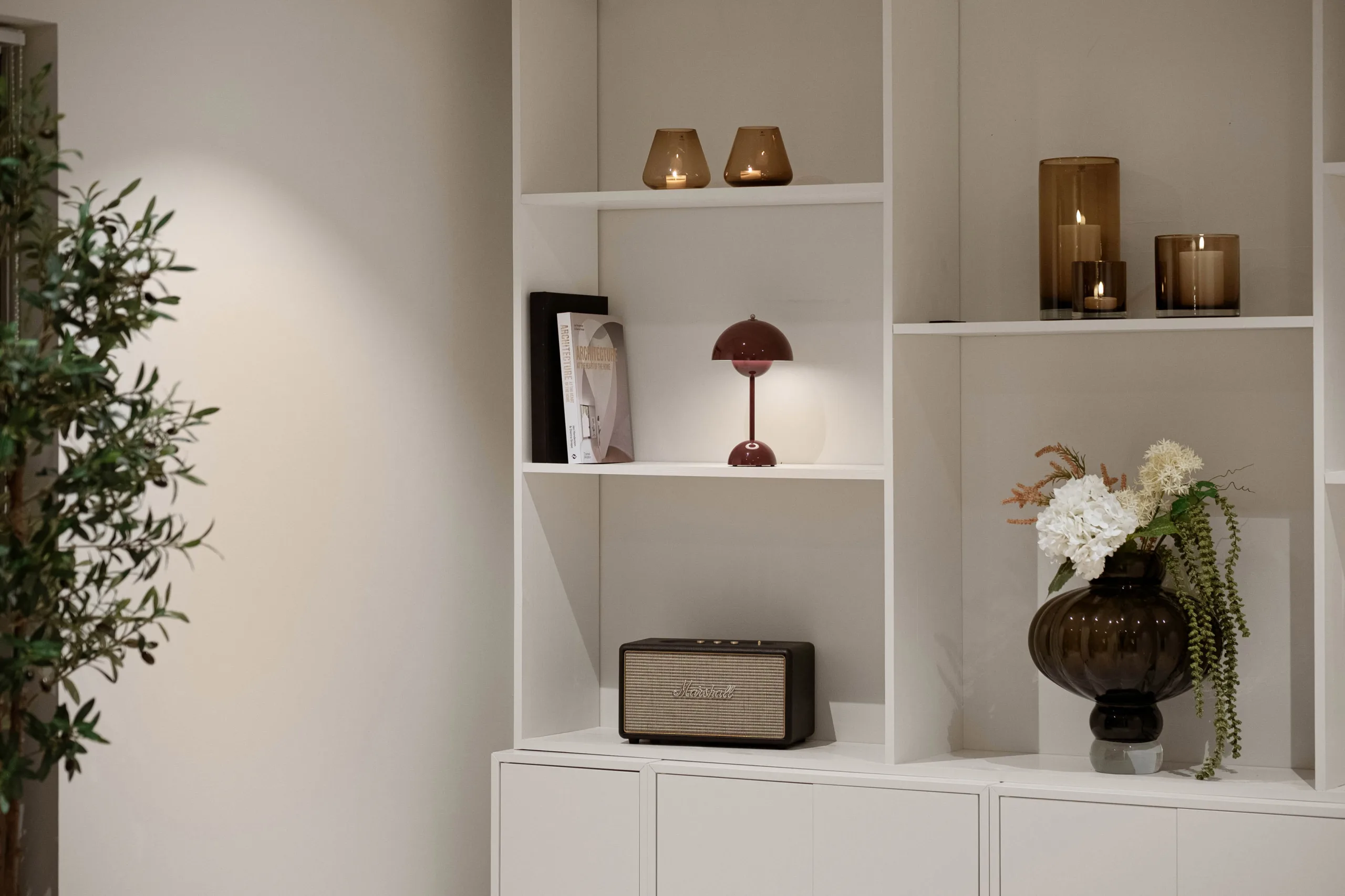 Boligstyling, nærbilde av interiørartikler